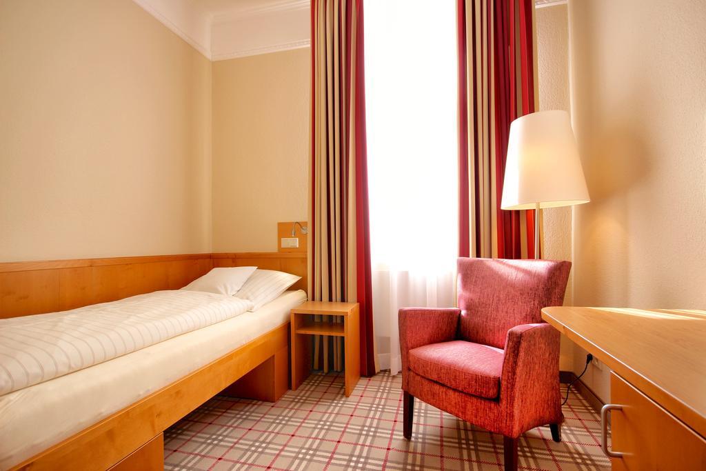Hotel Hanken Gmbh, Hotel Hanken Und Seehotel Wangerooge Rom bilde